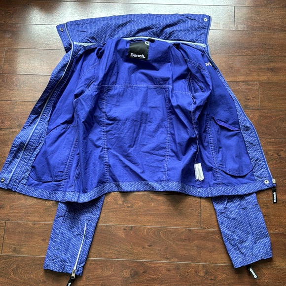 Bench Jacket - Picture 2 of 6